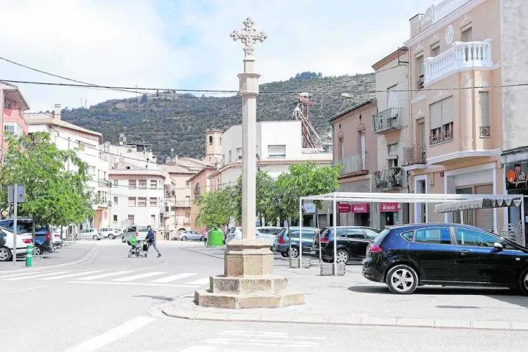 Una nova creu a Torà substitueix ja la destruïda el 2018