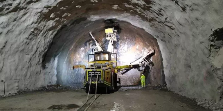 Perforada ja la meitat del túnel de Tres Ponts a la C-14