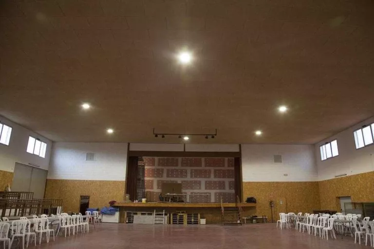 Preixana millora l’eficiència energètica del pavelló aïllant sostre i parets