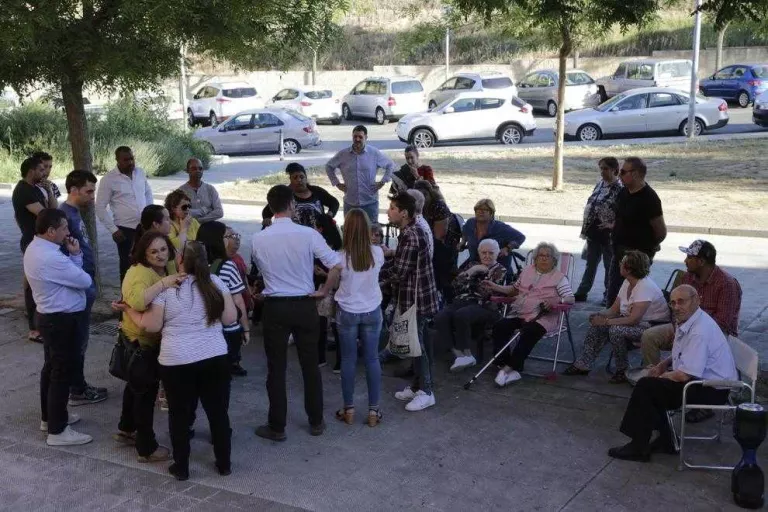 Protesta a la Mariola per un avís de tall d’aigua