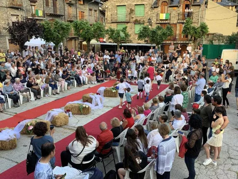 La desfilada de roba ‘L’Evolució del Vestir’, que es va celebrar ahir en el marc de la fira.