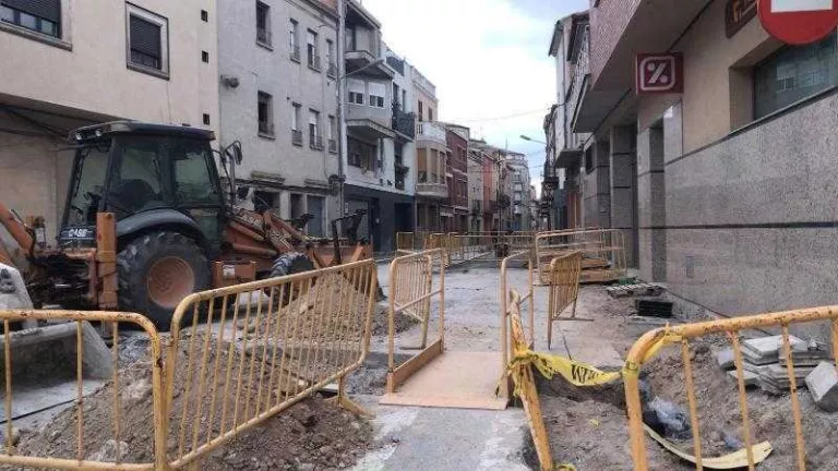 Obres per semivianalitzar el carrer Anselm Clavé de Juneda