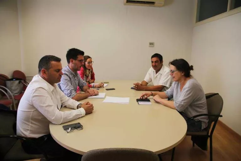 Comú i JxCat atansen postures i constaten punts de coincidència