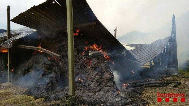 Sufoquen incendis en pallers de Preixens i Cabó