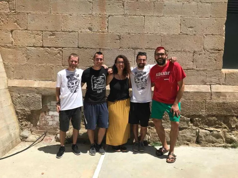 Universitaris busquen llogar casa pagant amb obres