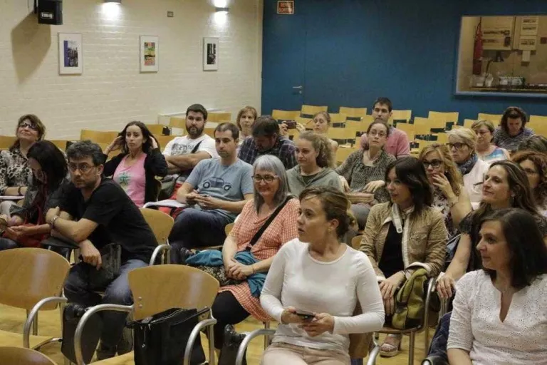 Pares i centres recolzen que Ampes gestionin menjadors