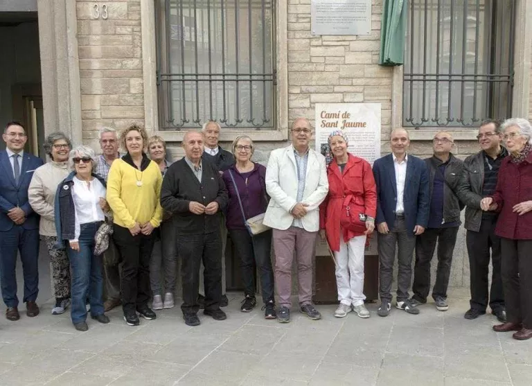 Cervera inaugura la placa que dedica un carrer a la fundadora