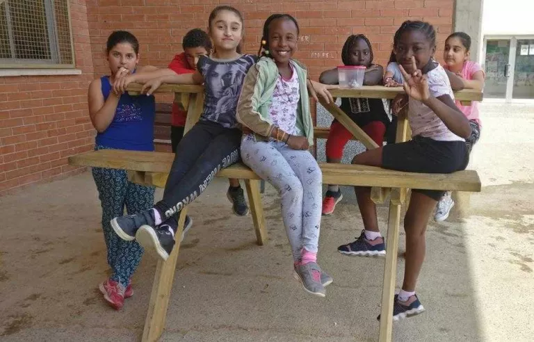 L'escola Joan Maragall reclama la instal·lació de taules de pícnic
