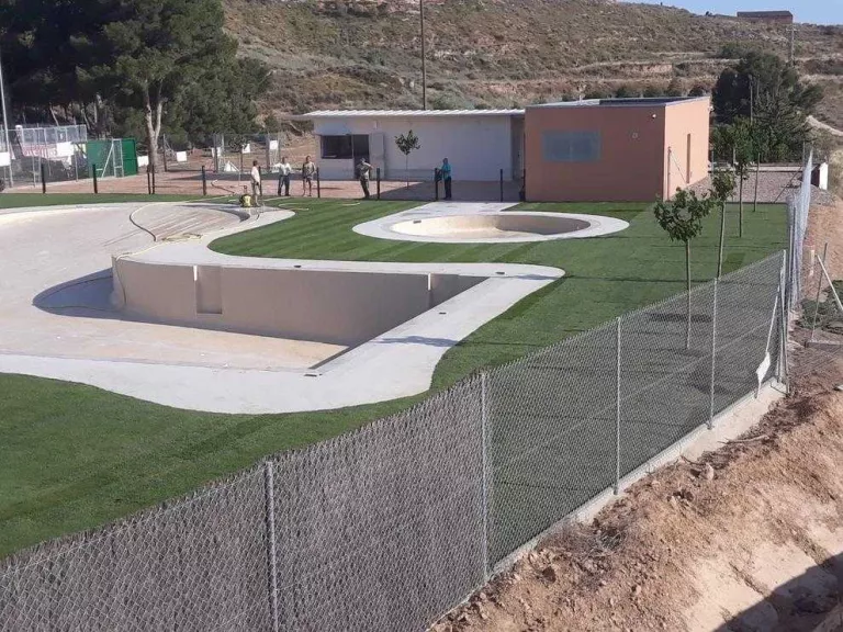 Alfés estrena piscines per evitar desplaçaments als veïns
