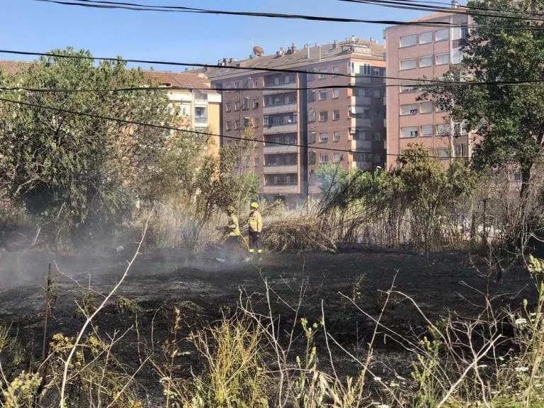 Els Bombers sufoquen un foc a Balàfia