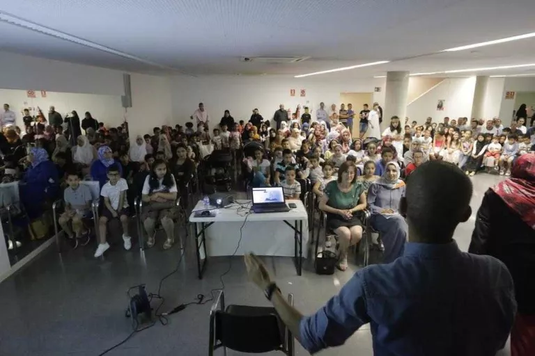 L’escola Omar reparteix 151 diplomes entre els alumnes d’àrab i de l’Alcorà