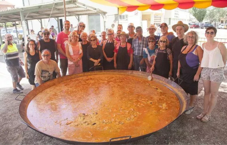 Multitudinària paella popular i solidària contra l’Alzheimer a Agramunt