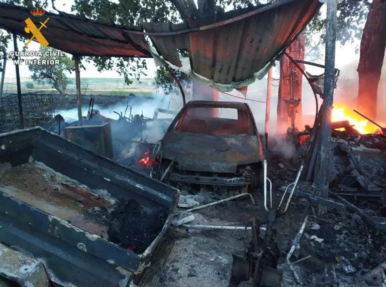 Salven dos gossos en una casa incendiada a Altorricó