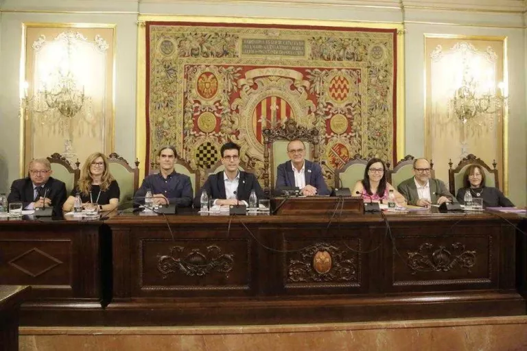 El tripartit aprova el cartipàs de la Paeria amb l’abstenció del PSC i el PP