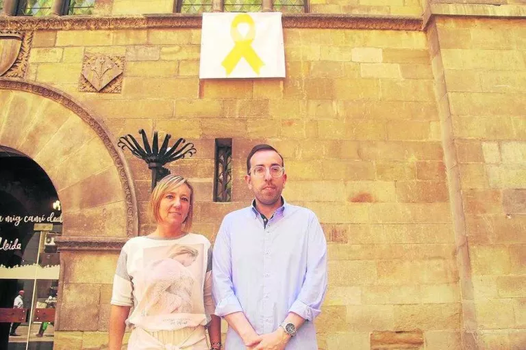 Palau i Ribes prendran mesures per retirar els llaços grocs de la Paeria
