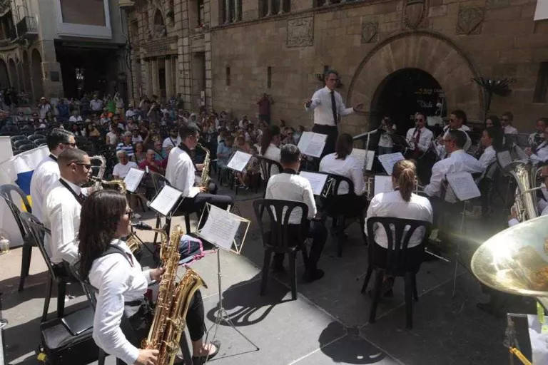 Música de Rússia, Colòmbia i Tenerife en el Fem Banda