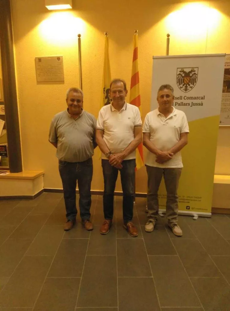Flores, Mullol i Cardona, després de firmar l’acord al Jussà.