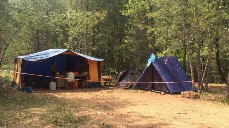 Demanen un registre d’acampades i casals