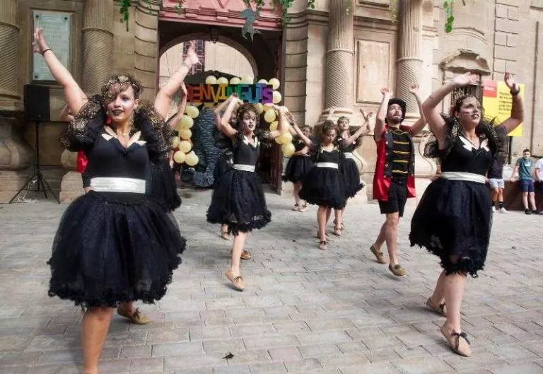 Cervera es converteix en un circ