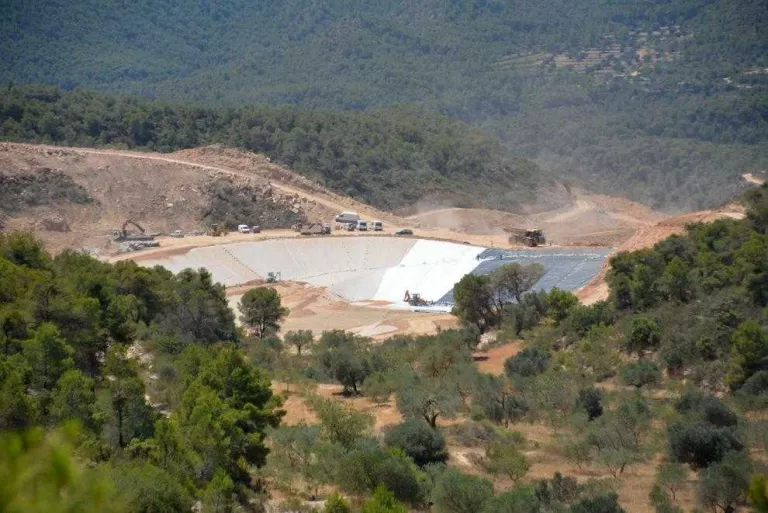 Anuncien que l’abocador de Riba-roja està a punt just abans de vèncer la llicència