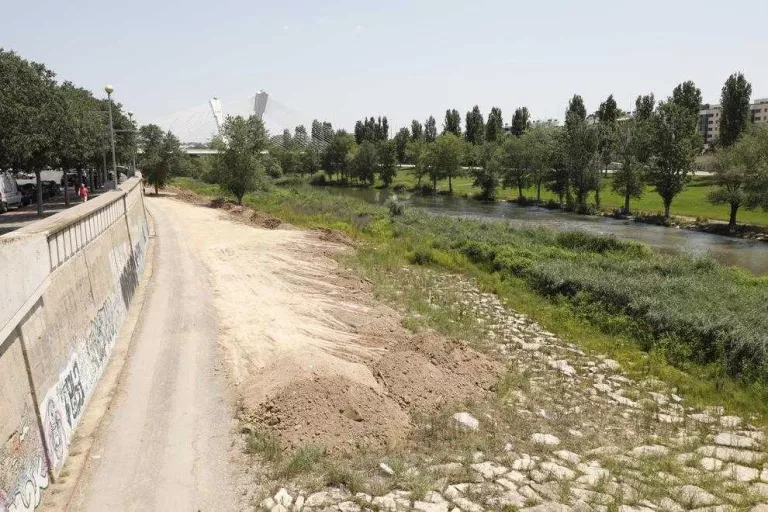 Rentat de cara i adequació del marge dret de la canalització del riu Segre