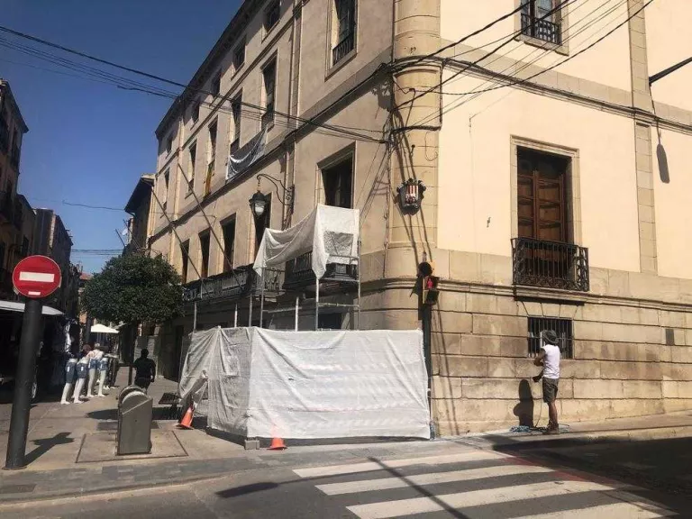 Les Borges restaura la façana de l’ajuntament