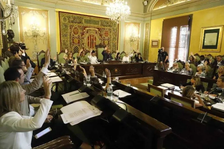 El ple aprova batejar la plaça del CAP de Cappont com a 1-O amb els vots del tripartit