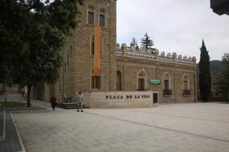La Pobla mou el camp de futbol i crea un enllaç per a vianants amb el centre