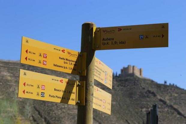 Un dels indicadors de les rutes de BTT de Mequinensa.