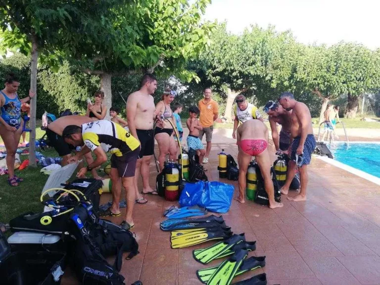 Almenar es posa sota l’aigua
