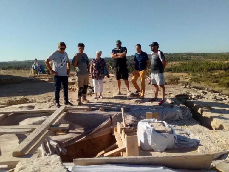 Els treballs per muntar l’Arc d’Adar, aquest mes