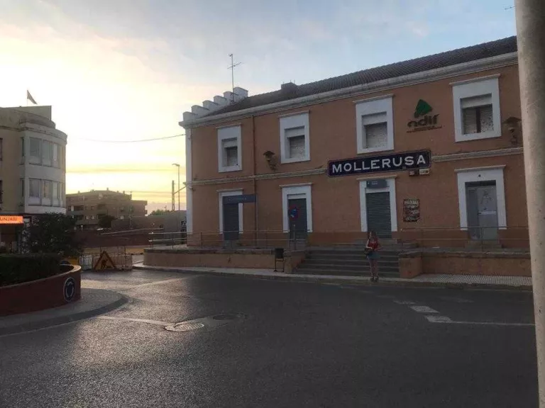 Imatge de l’edifici de l’estació de Mollerussa.