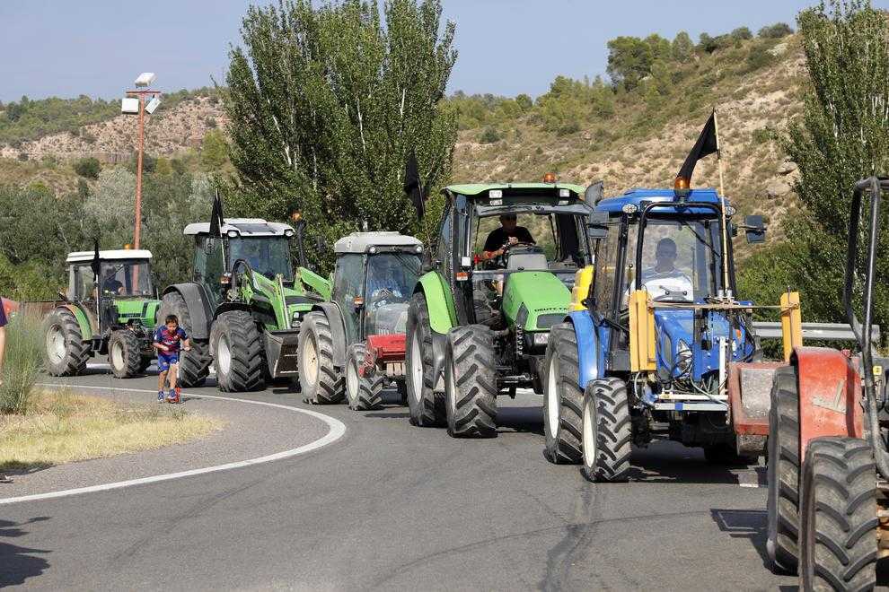 Afectats per l'incendi de la Ribera d'Ebre i Ponent mantenen la marxa lenta de dimecres