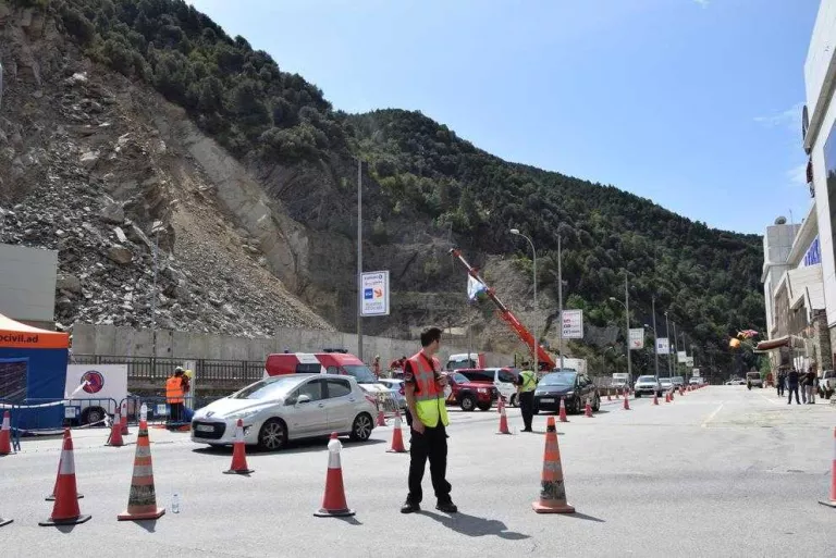 Andorra seguirà tallant el trànsit un cop oberta la via afectada per l'allau