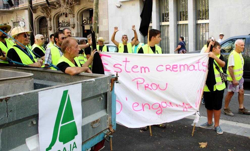 Més de vuitanta afectats en la marxa lenta fins a Agricultura, que ni els rep