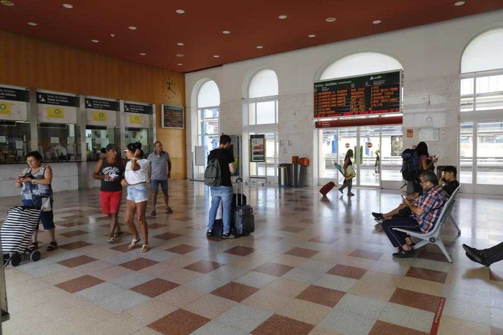 «Tenim els bitllets i han cancel·lat el tren»