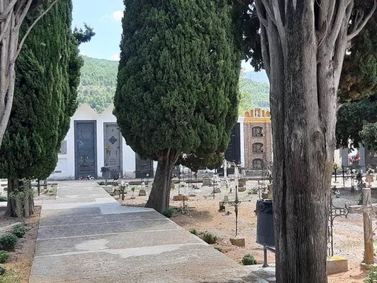 Organyà busca els propietaris o hereus de setze nínxols del cementiri