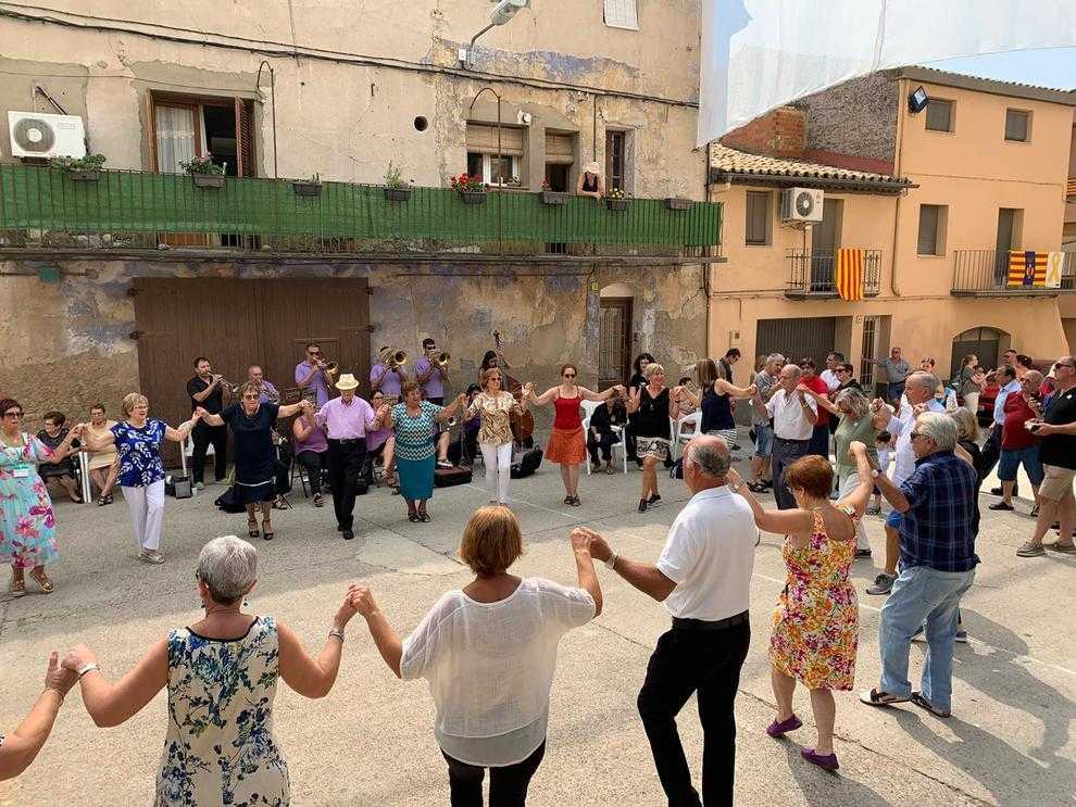 Benavent de Segrià - Els més petits del poble van gaudir amb la festa de l’escuma. La calor va acompanyar en una jornada amb actes variats.