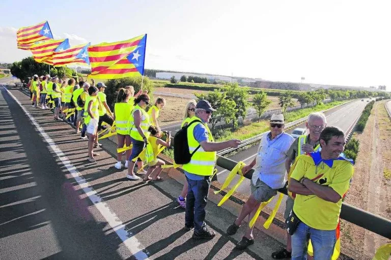 Concentracions prèvies a la Diada en ponts de l’A-2 aquest diumenge