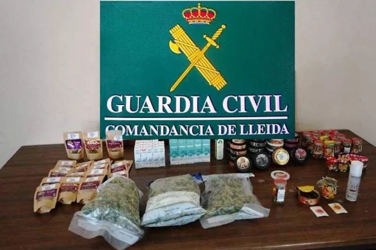 Detingut un home de 75 anys per vendre marihuana a la botiga