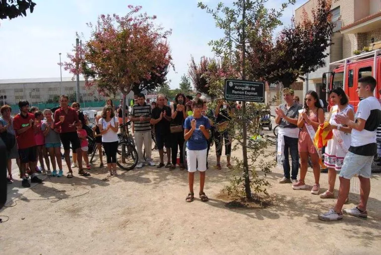 Emotiu homenatge del Palau al bomber que va perdre la vida a Horta