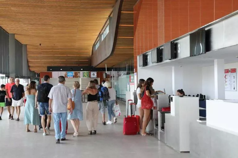 Alguaire finalitza vols d'estiu a Menorca i Eivissa