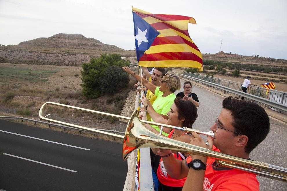Estelades i pancartes sobiranistes a l’A-2 com a preludi a la Diada