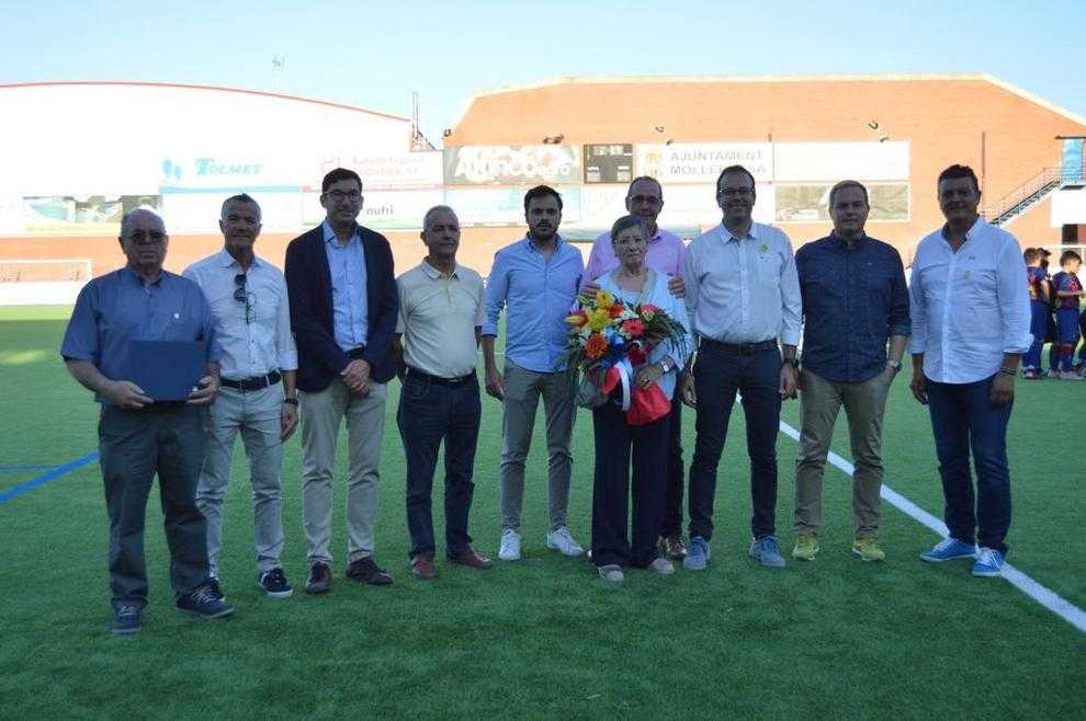 Els jugadors del Gimnàstic Manresa celebren el títol aconseguit ahir a Mollerussa.