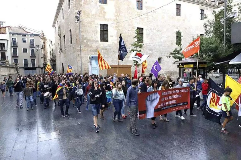 Més de cinc-centes persones a la marxa independentista