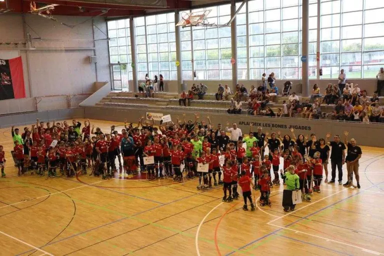 Els equips de l’Alpicat van posar junts a l’acabar l’acte de presentació.