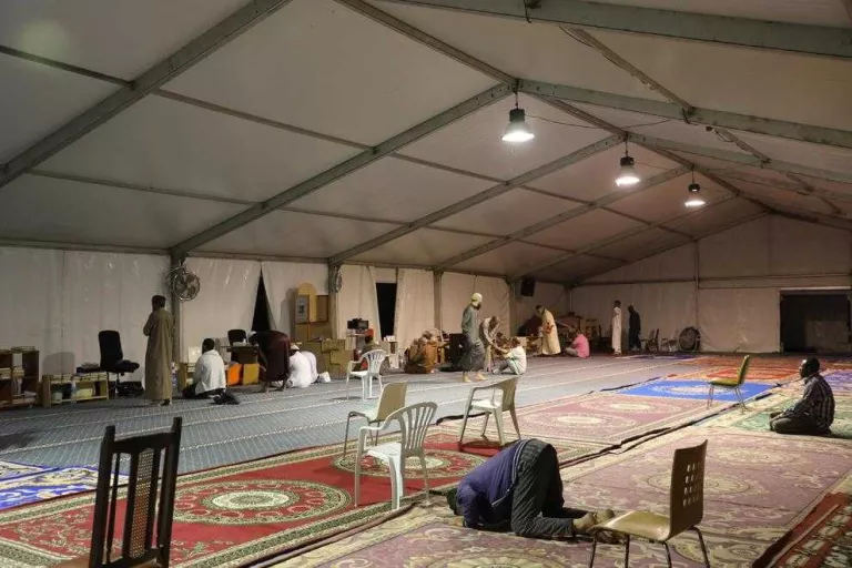 Els musulmans ja resen a la carpa de Cappont