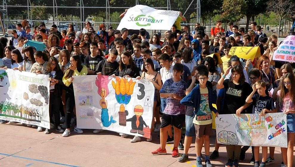 Els estudiants clamen: “No hi ha futur sense planeta”