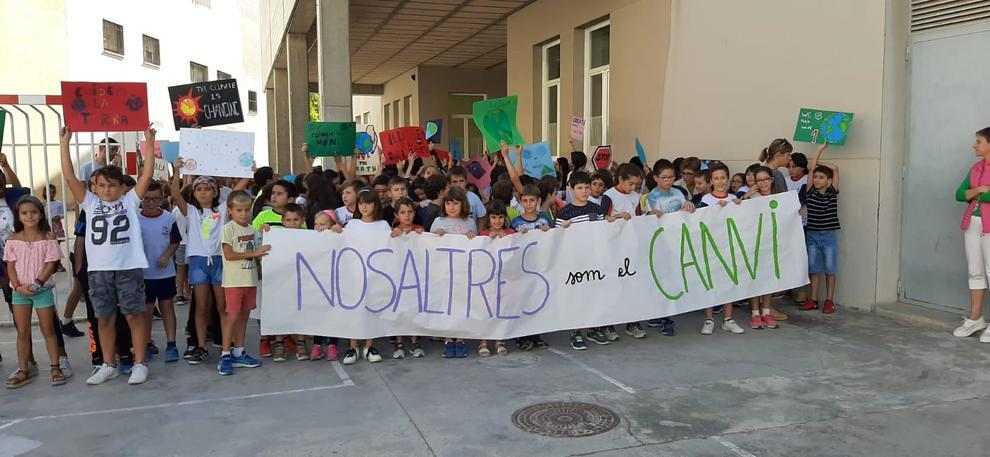 Els estudiants clamen: “No hi ha futur sense planeta”