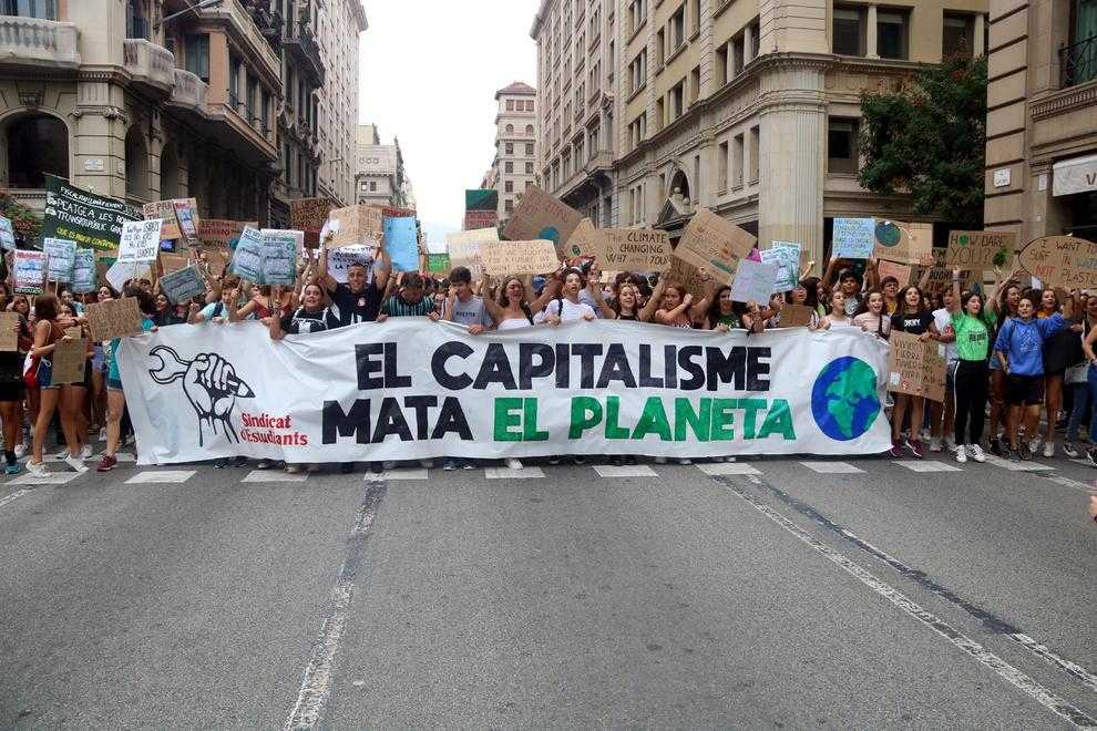 Els estudiants clamen: “No hi ha futur sense planeta”